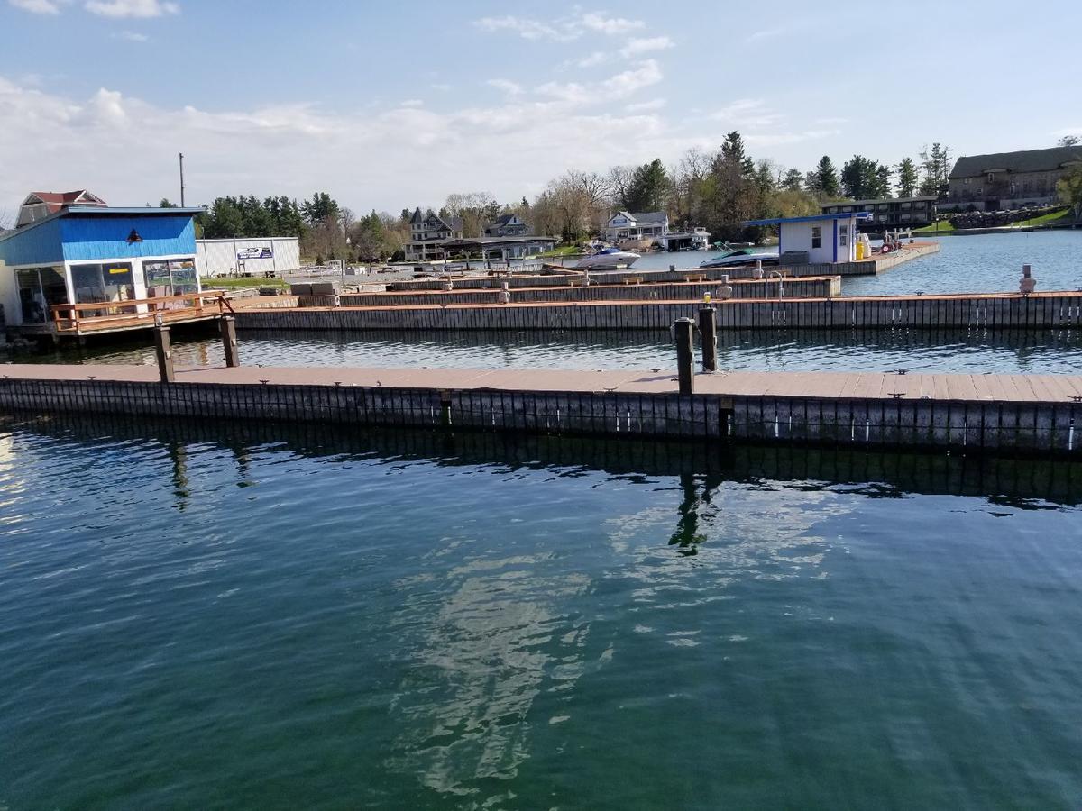 Hills Motor Court & Marina Motel Alexandria Bay Exterior foto
